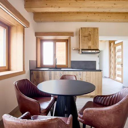 - Treeb Tramontana *